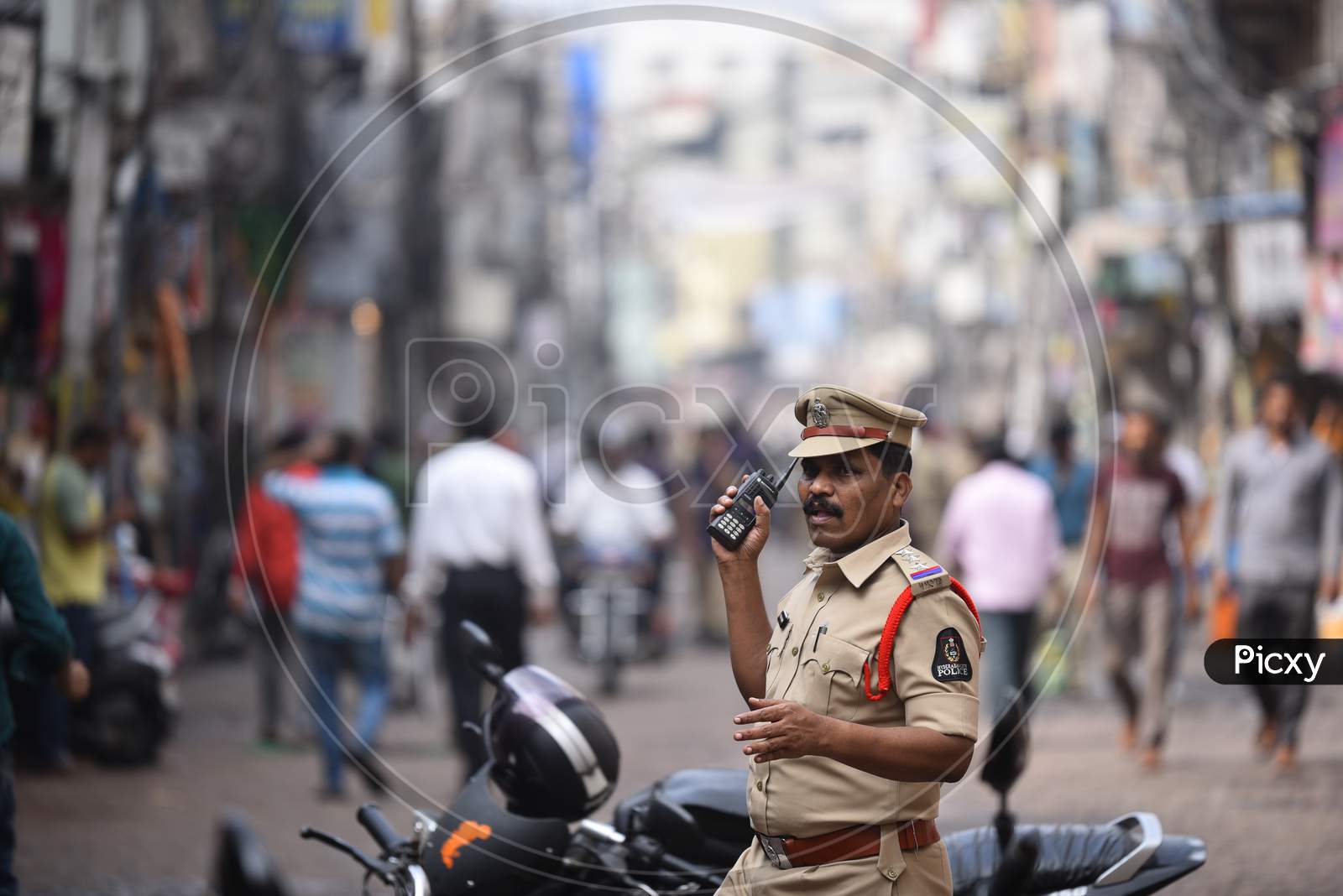 Police protection at Lad Bazaar to detain protesters against CAA 2019