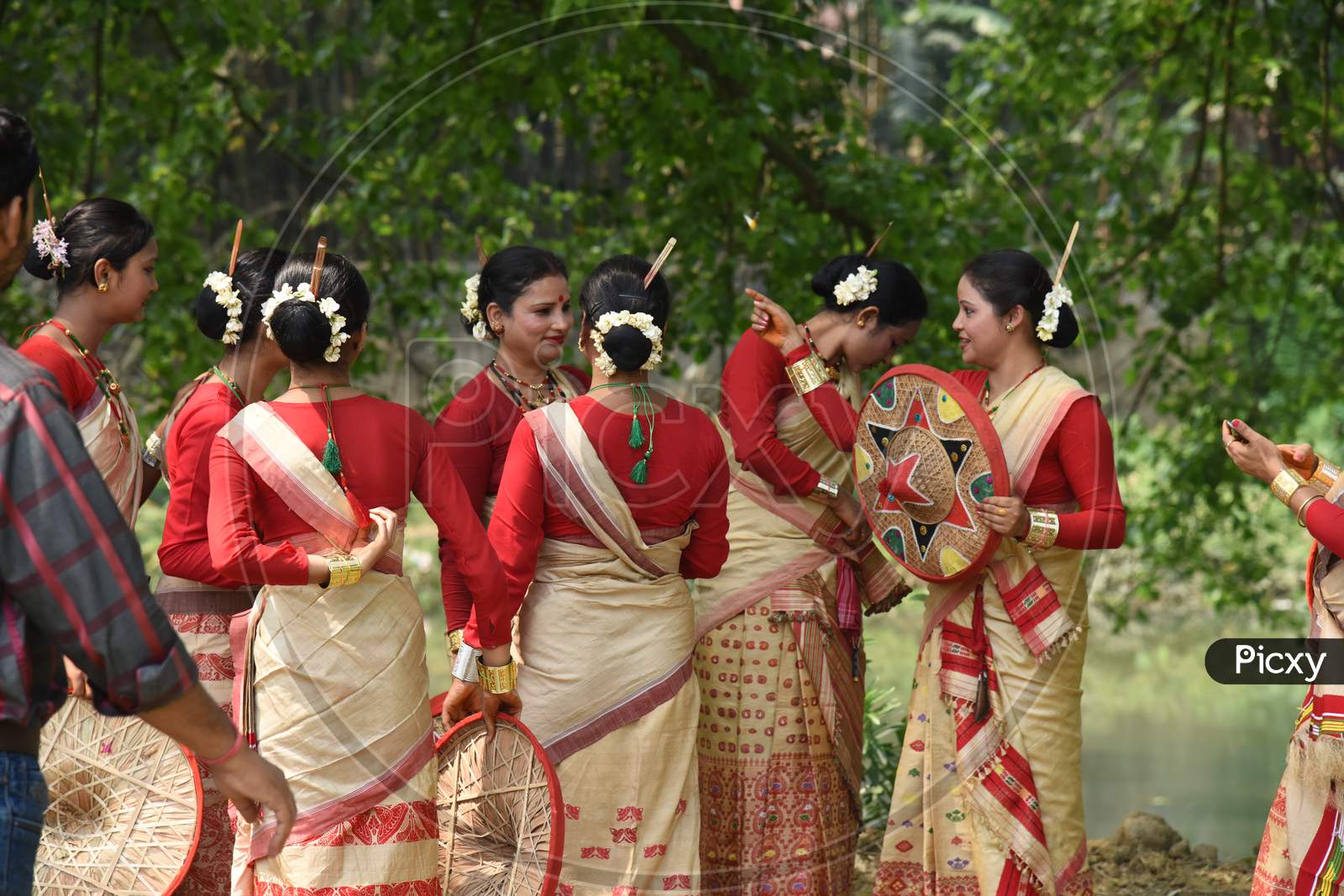 Image Of Bihu Dancers , A Traditional Indigenous Group Folk Dance Form ...