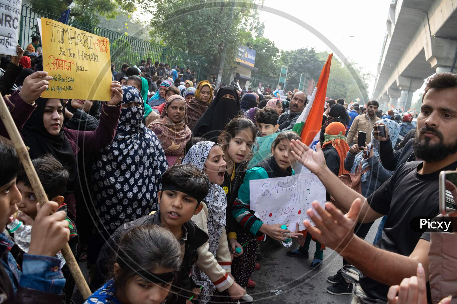 Children and others chanting the slogans against CAA and NRC outside Jamia Millia Islamia University