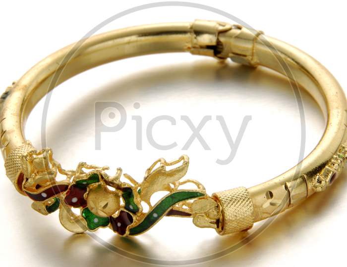 Twisted gemstone embedded gold ring