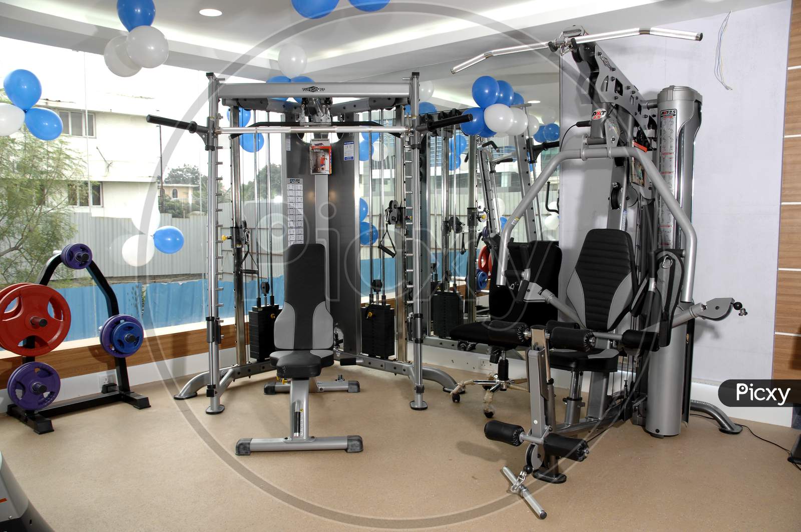 Shoulder and back exercise machines in a modern gym