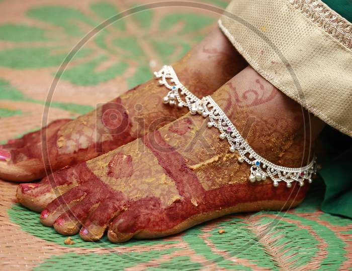 Indian bride legs with anklets and mehendi