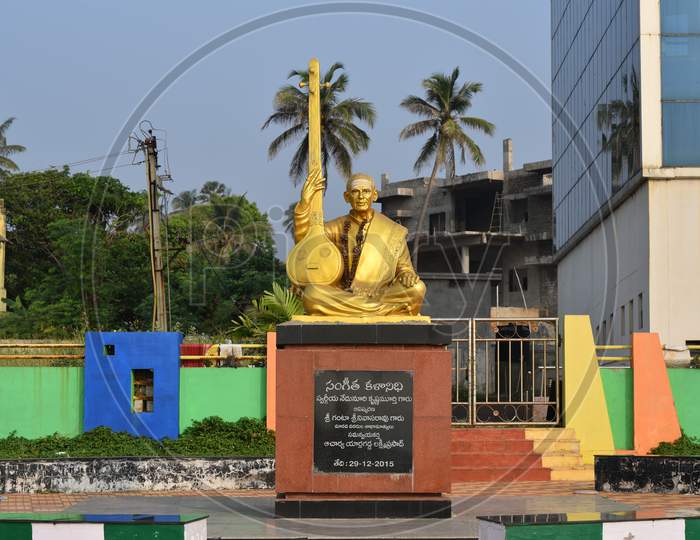 Nedunuri Krishnamurthy statue