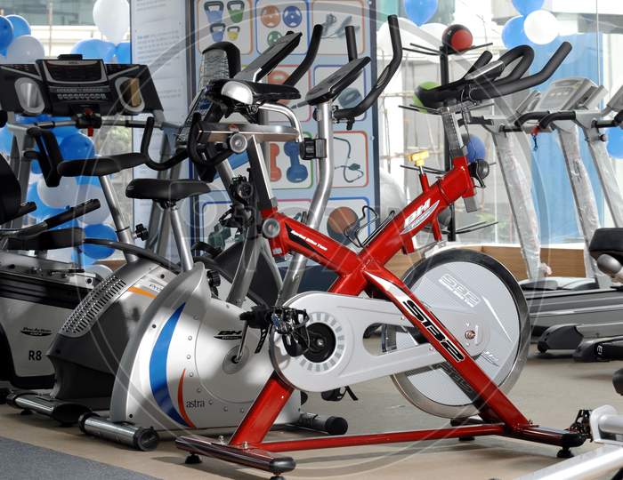 Cycling exercise machines in a gym