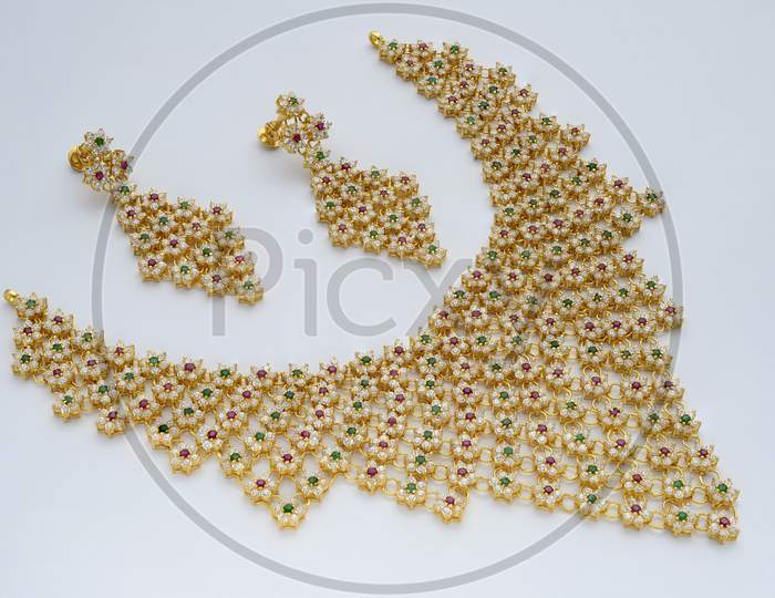 Small gemstone embedded necklace set