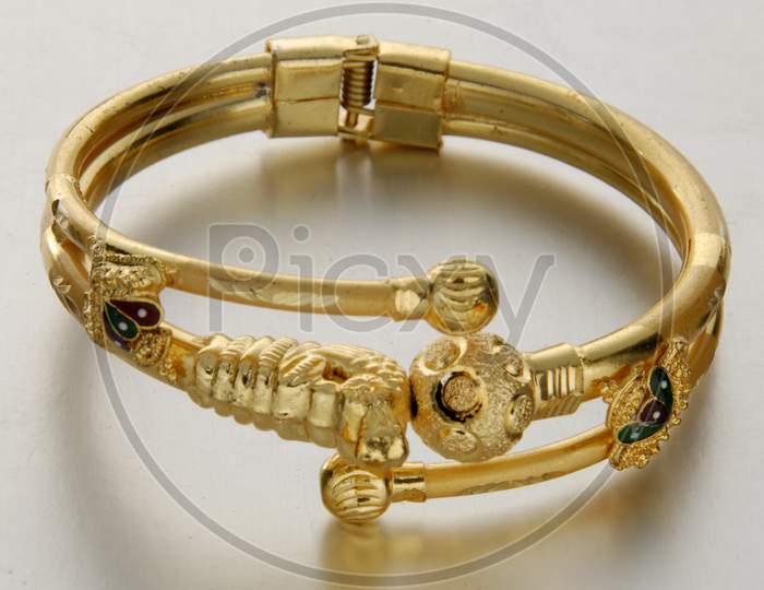 Oxidized gold coated bracelet