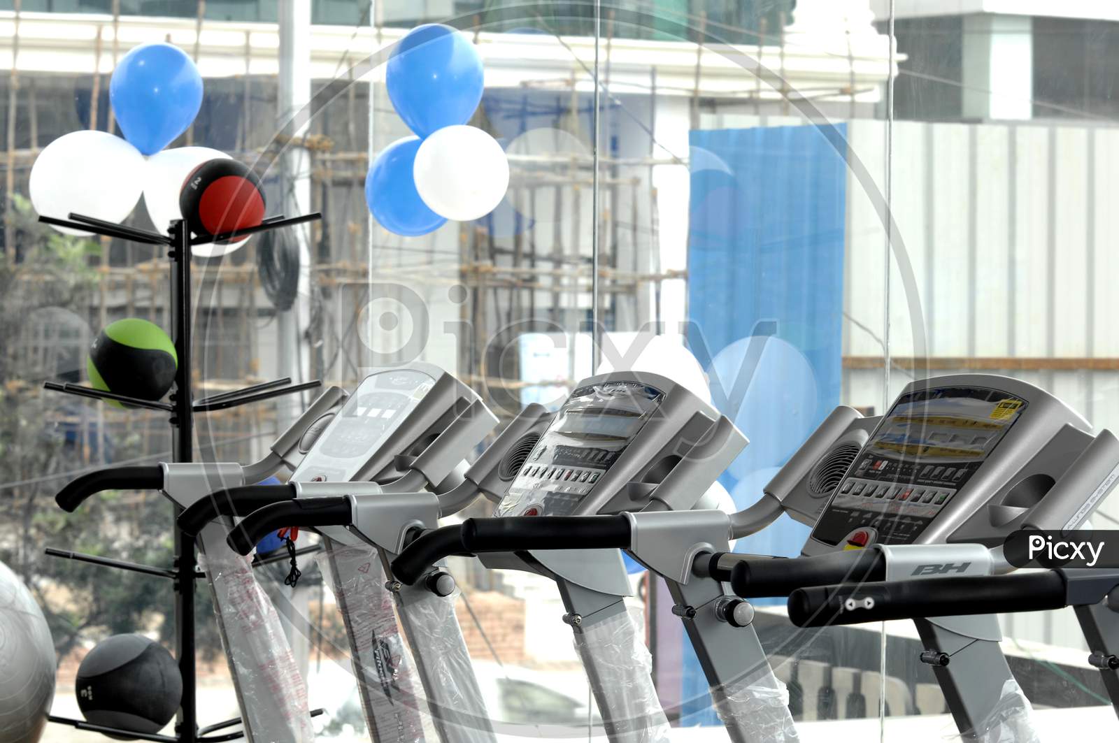 Top section view of treadmills in a gym