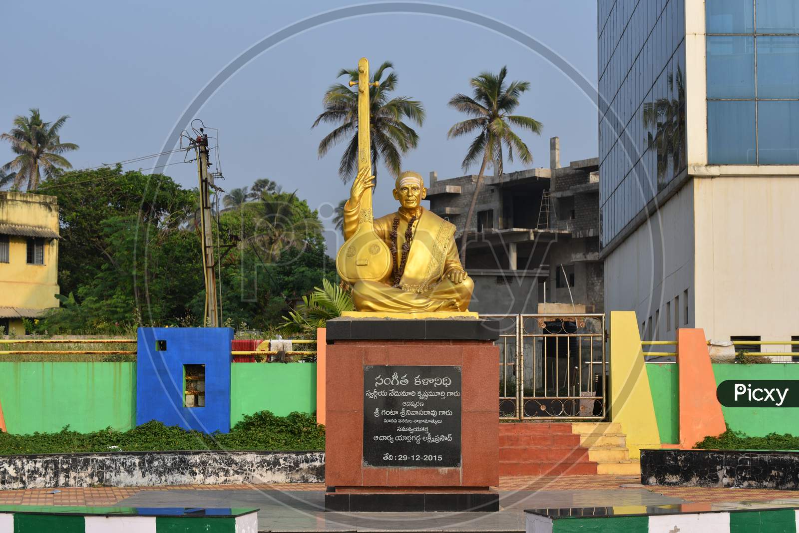 Nedunuri Krishnamurthy statue