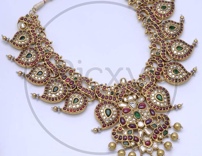 Woman's necklace with gemstones