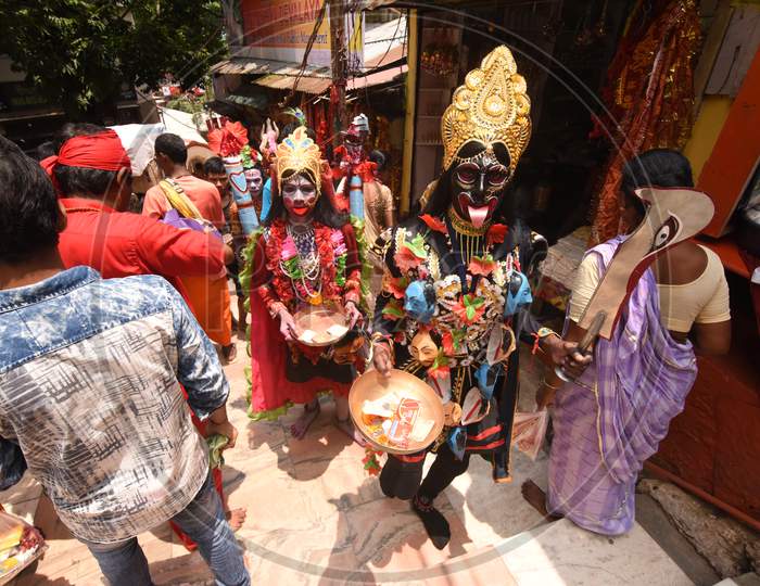 Indian Children On Hindu  God And Goddess Getups Begging At Kamakhya Temple  Guwahati, Assam