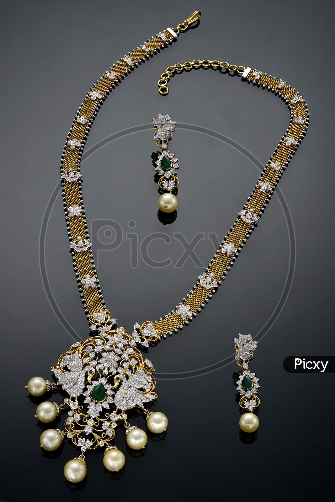 Fancy antique woman's necklace set with earrings