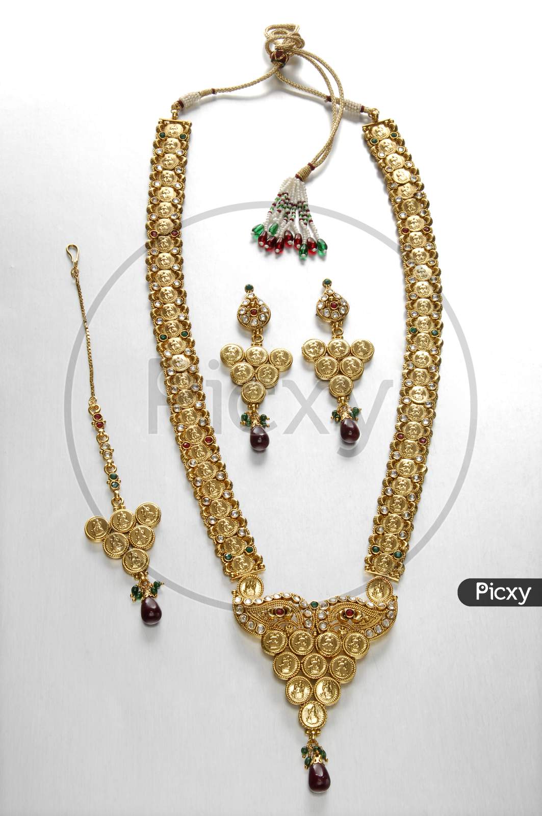 A Necklace set with matching earrings