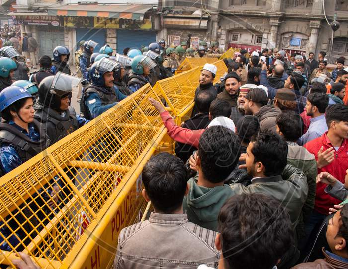Delhi police and RAF behind the barricades to control the situation during Protest Against Caa And Nrc