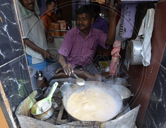 Image of A Tea Vendor Making Tea At a Stall in Guwahati Fancy Bazaar ...