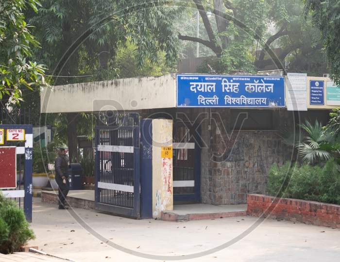 Dyal Singh College University of Delhi Gate NO. 2