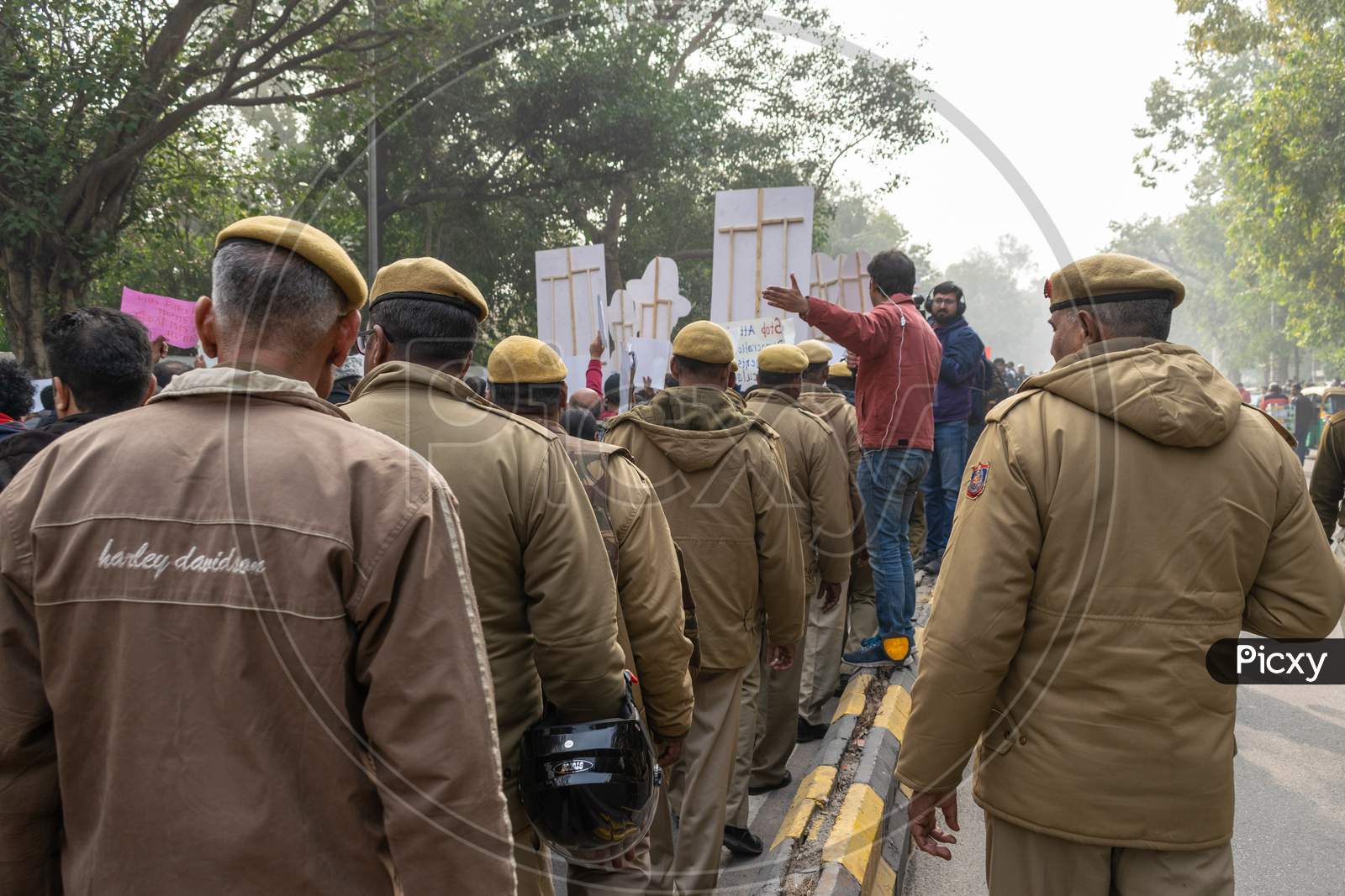 Delhi police to control the situation during Protest against Citizenship Amendment Act CAA and National Register of Citizens NRC