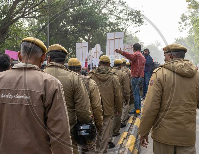 Delhi police to control the situation during Protest against Citizenship Amendment Act CAA and National Register of Citizens NRC