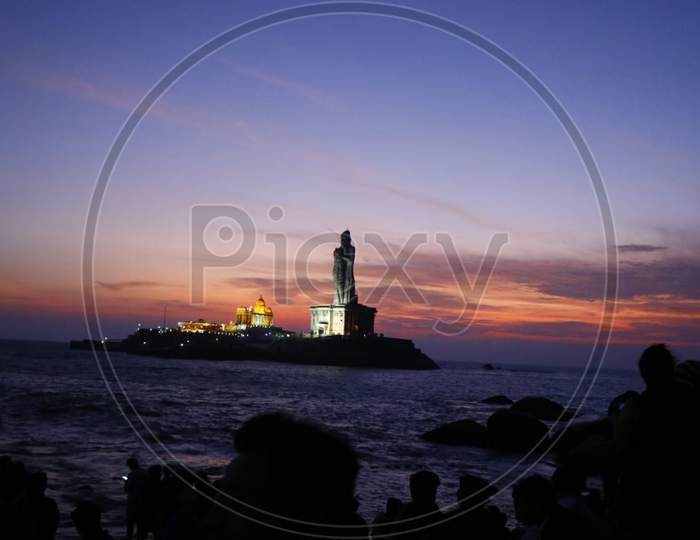 Thiruvalluvar statue kanyakumari sunset
