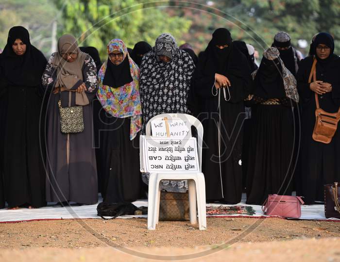 muslim women pray namaz at an all women protest against CAA and NRC on 27th December 2019