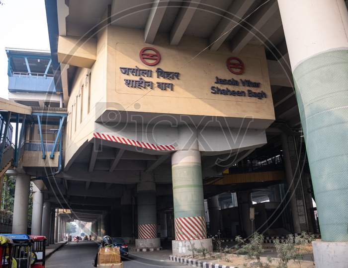 Jasola Vihar Shaheen Bagh Metro Station