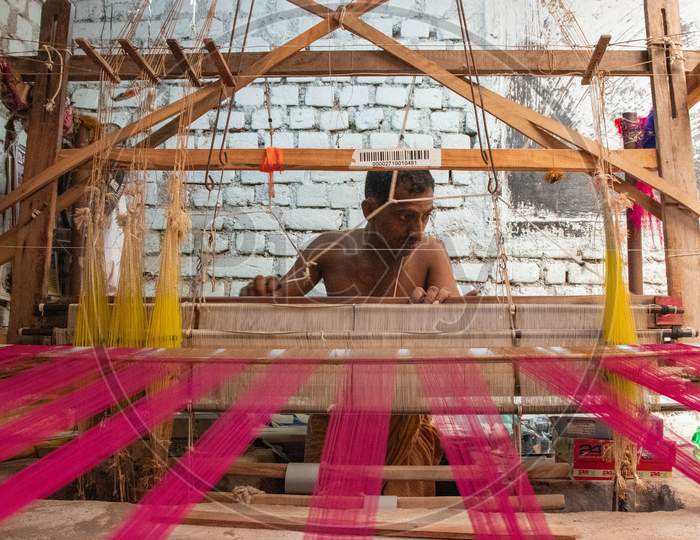 man weaving spree