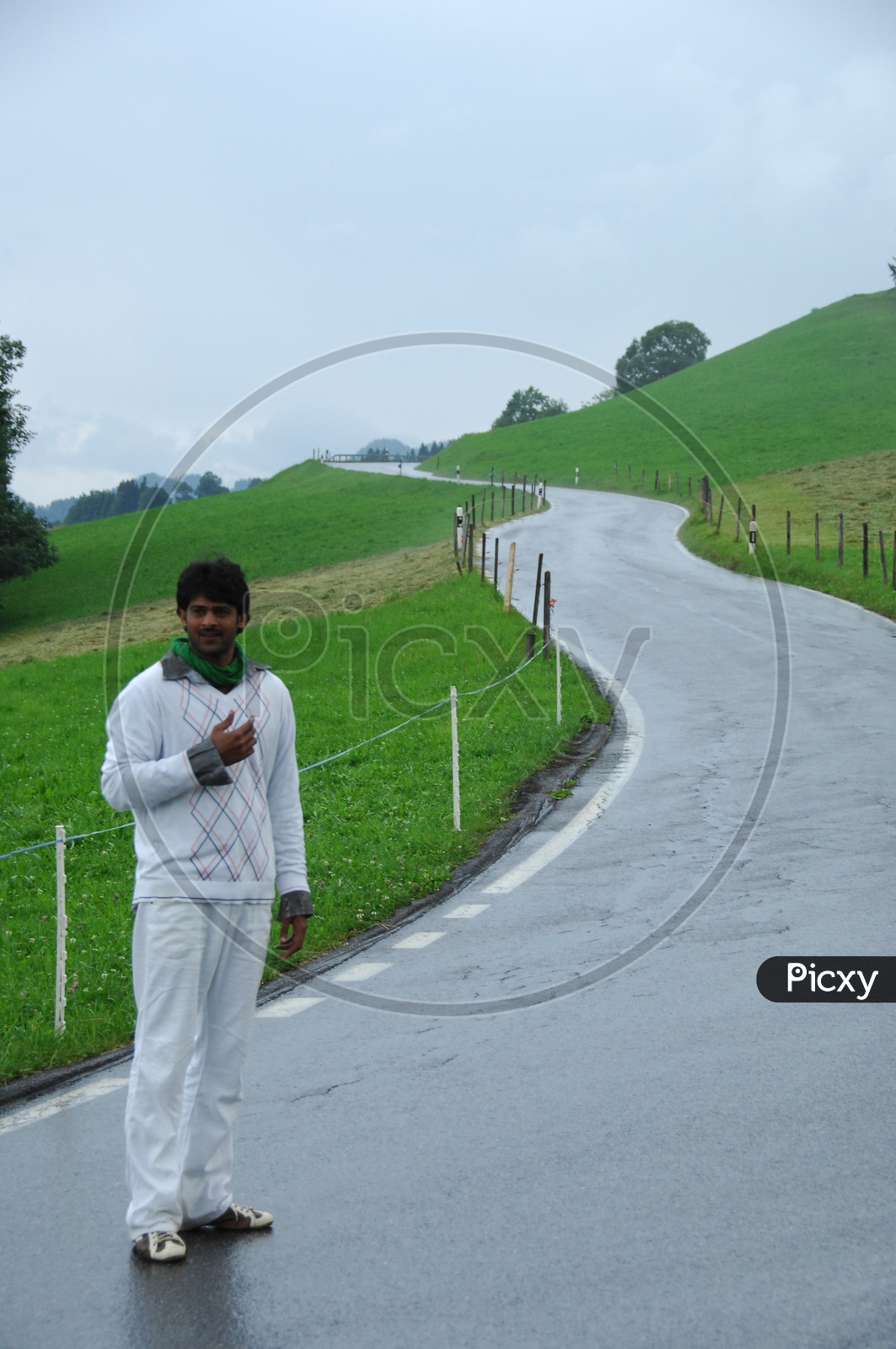 image-of-indian-film-actor-prabhas-movie-stills-mv631589-picxy