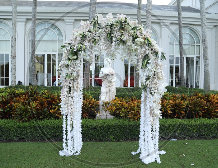 Backdrops For Wedding With Fresh Flowers Decorations
