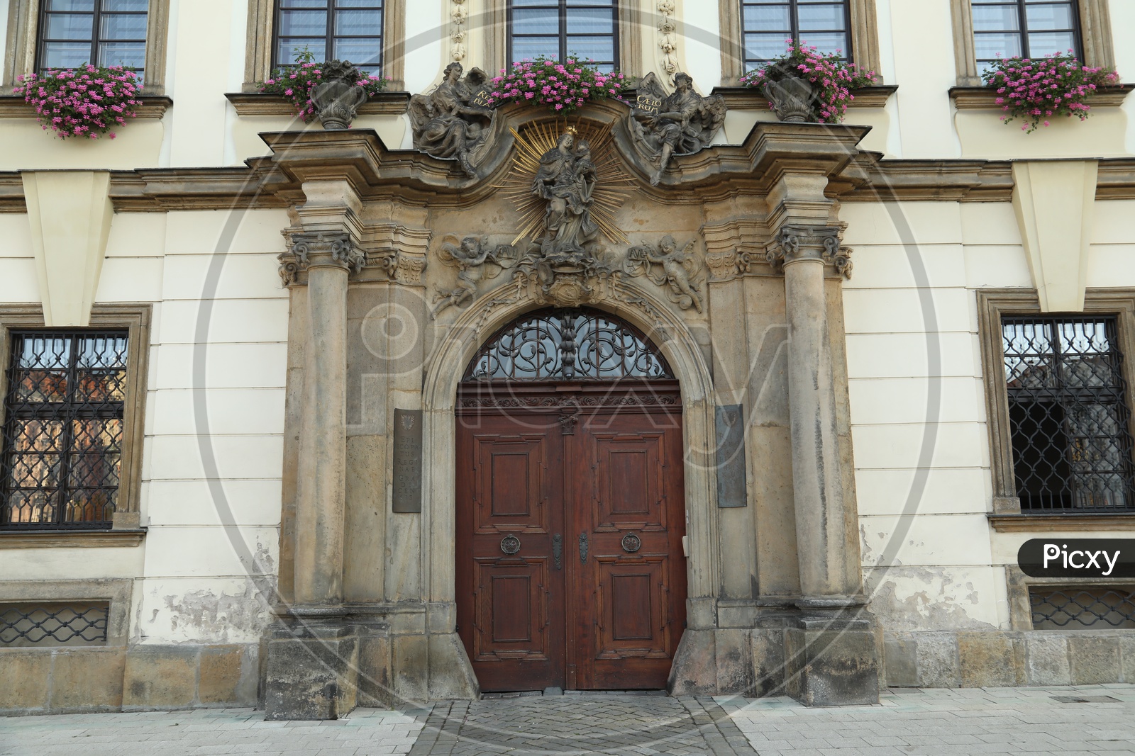 Door Opening Arch With a Design