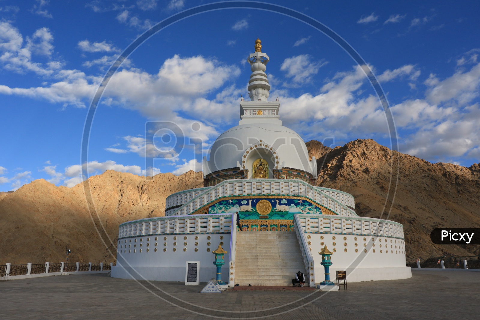 Shanti Stupa  with beautiful mountains in leh