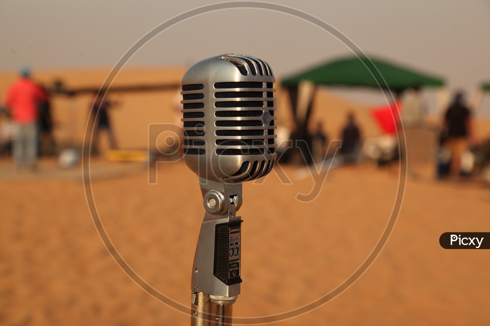 Image Of A Microphone In A Desert Sj Picxy