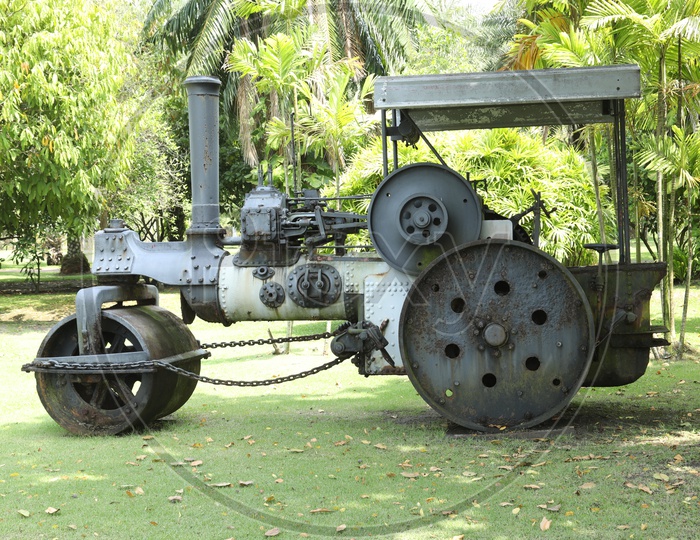 Portable Old Steam Engine Road roller