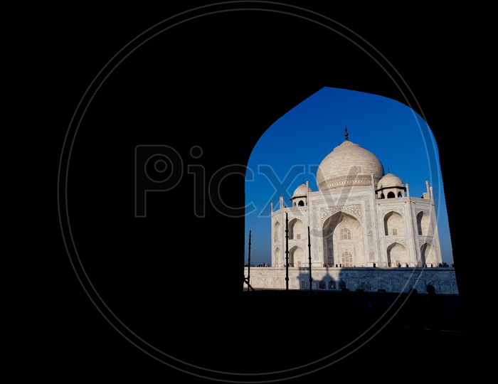 Beautiful Taj Mahal through an Arch