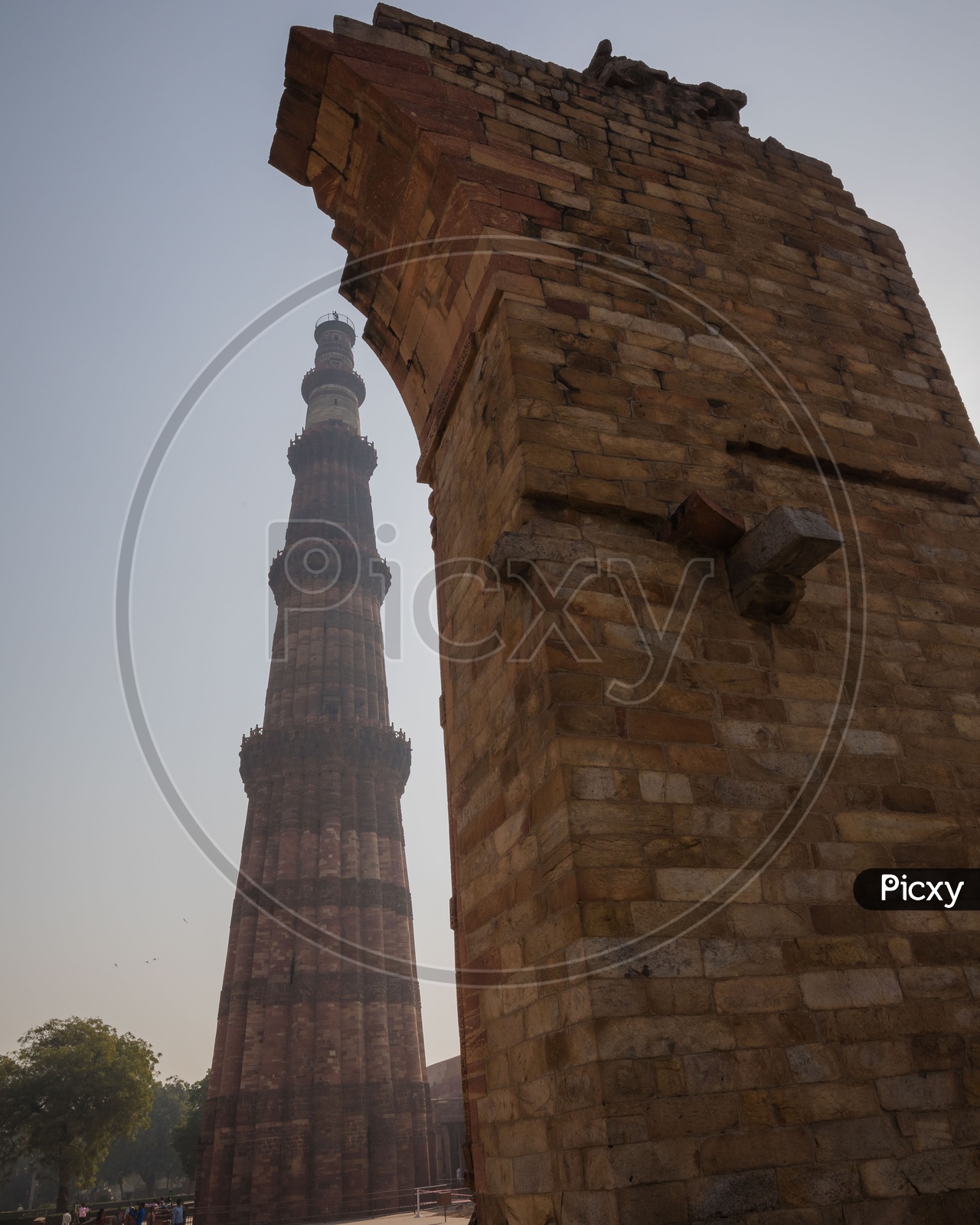 Full view of Qutub Minar