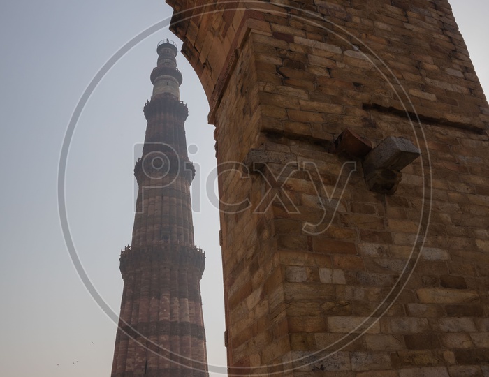 Full view of Qutub Minar