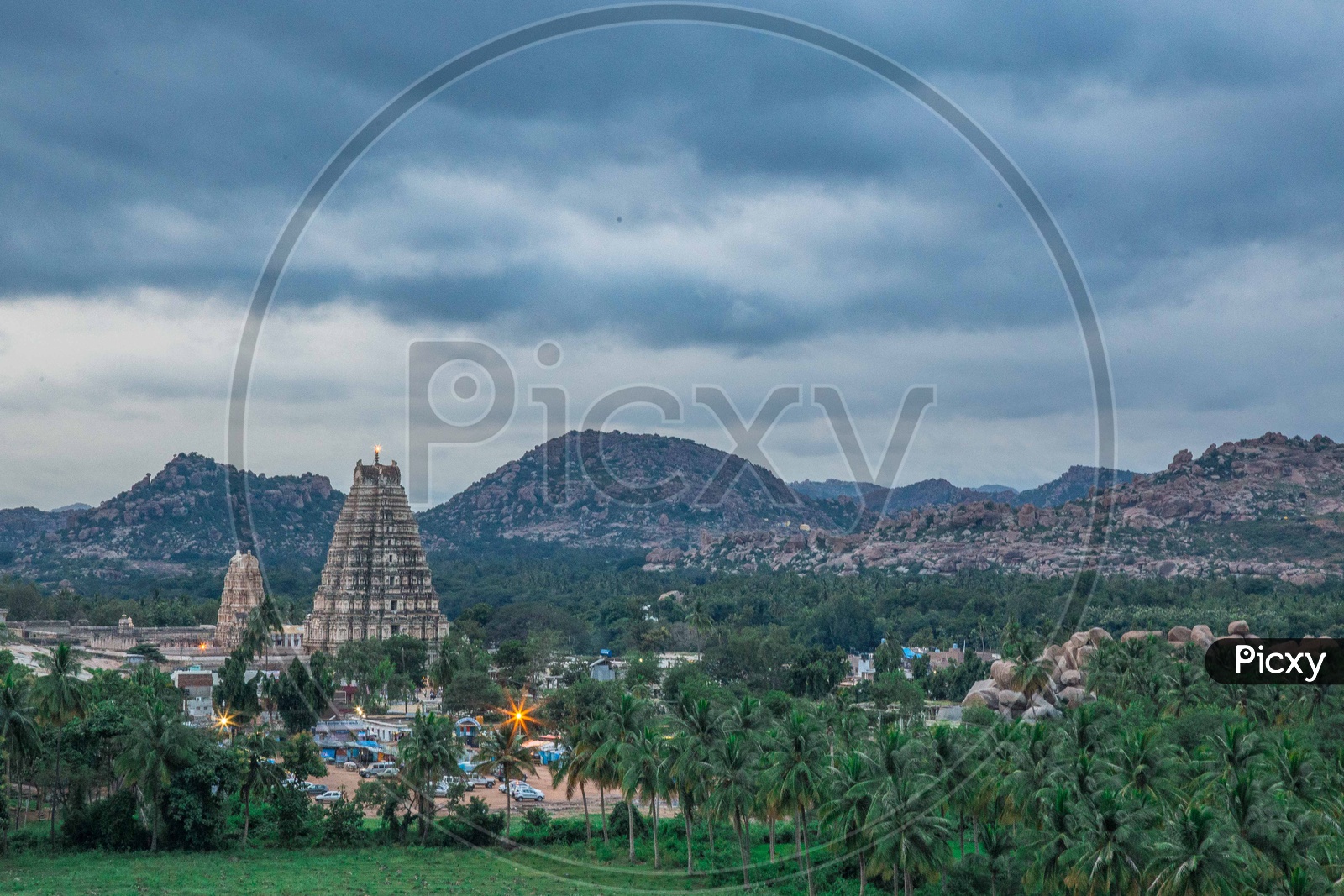 Beautiful view of virupaksha temple in Hampi