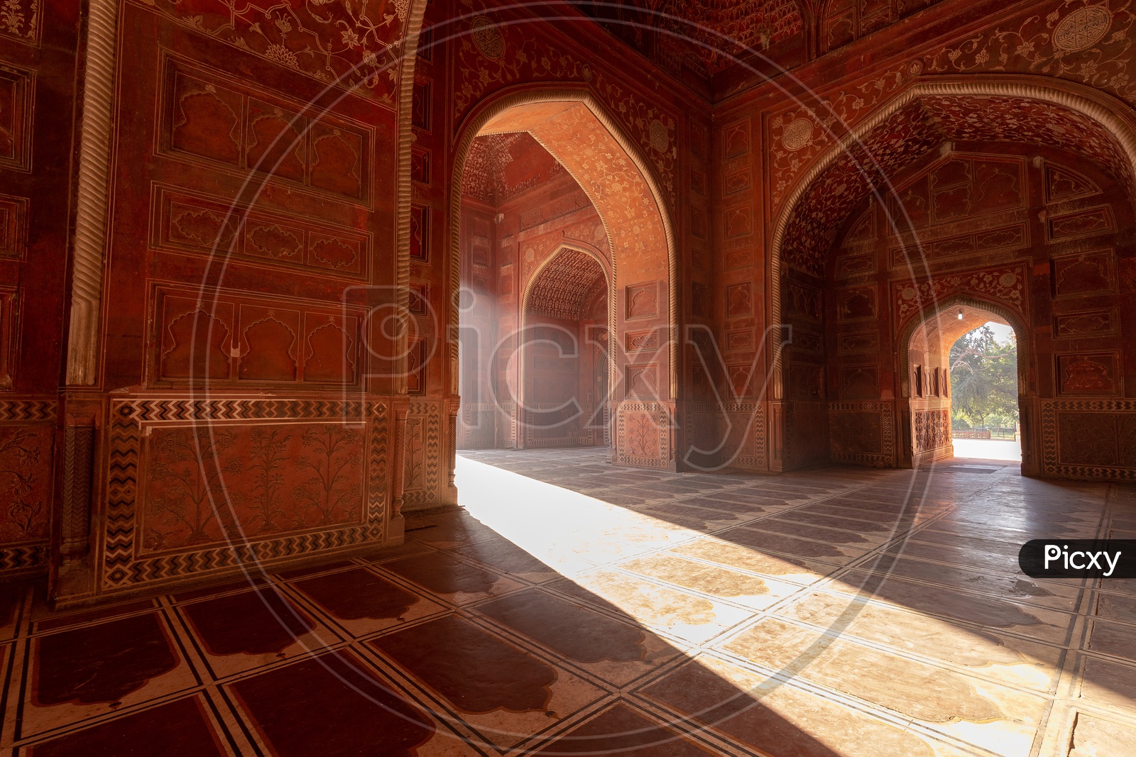 Arch shaped entrances of Kauban Mosque