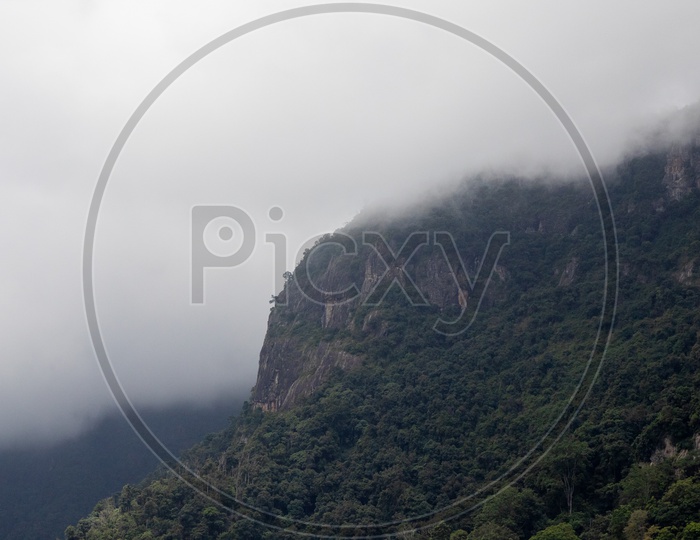 A cloudy day over the mountains in Ooty