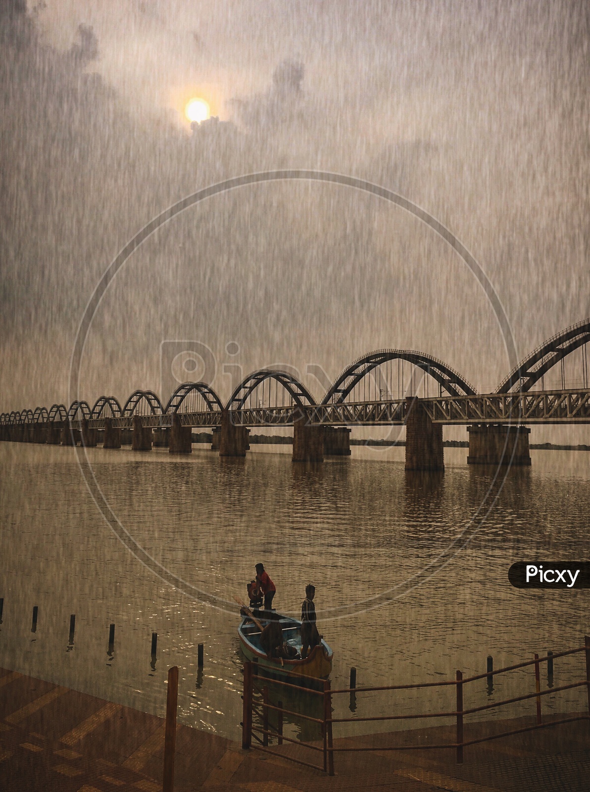 Bipolar weather alongside the Godavari Arch Bridge