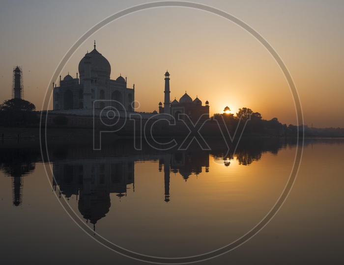 Landscape of beautiful Taj Mahal with reflection