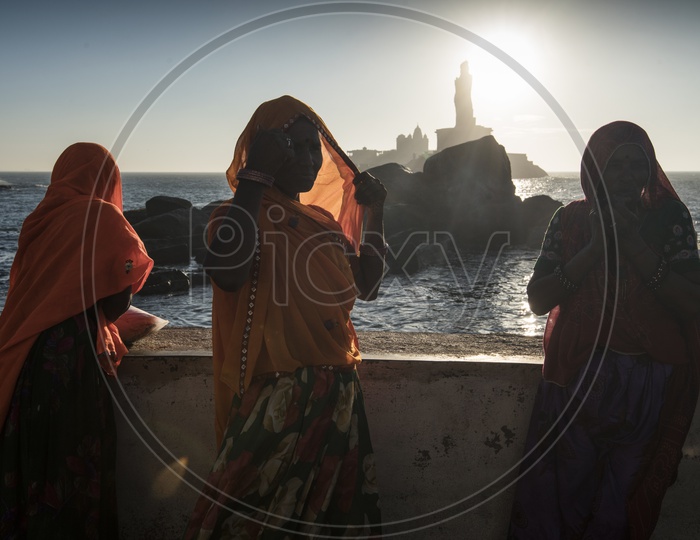 Women near Thiruvalluvar Statue