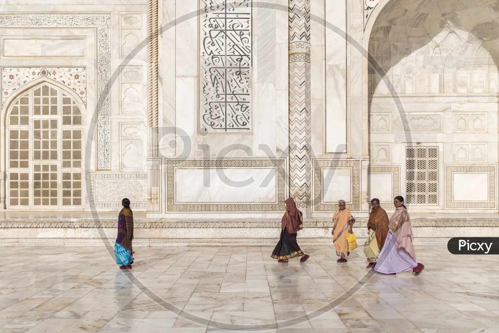 Women walking in Taj Mahal