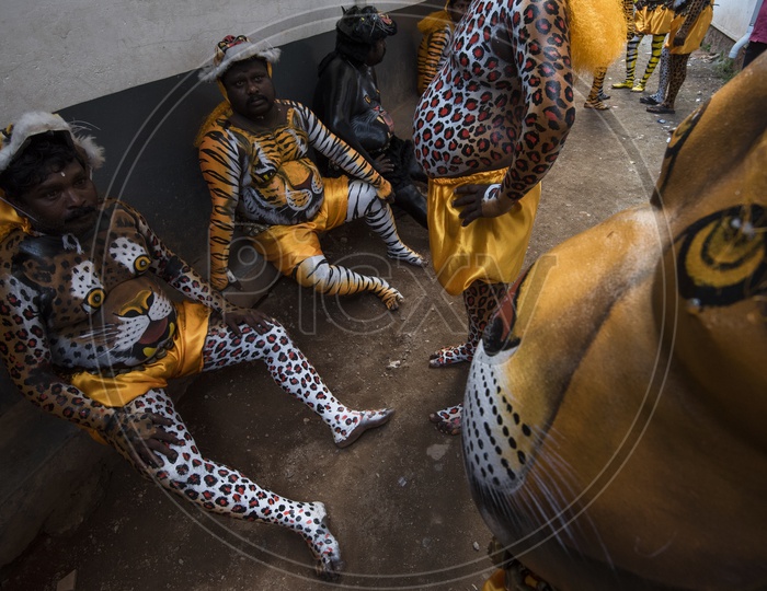 Performers relax before a performance, Pulikali (Play of the Tigers)