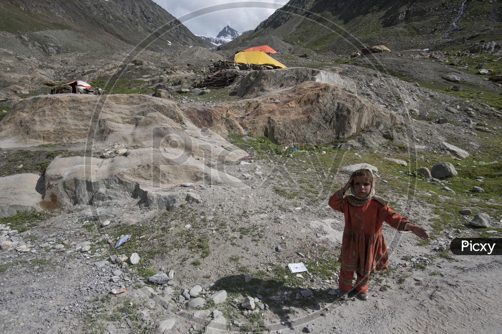 Kashmiri Kid on Leh Highway