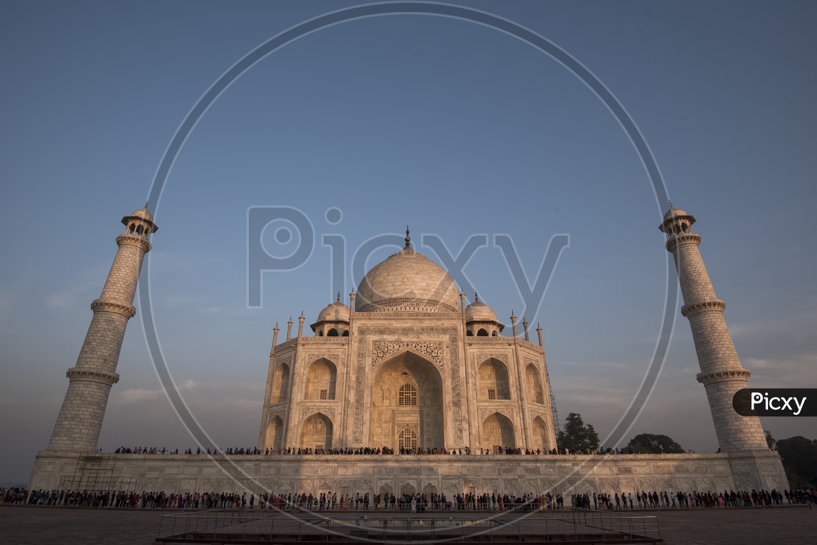 Landscape of beautiful Taj Mahal