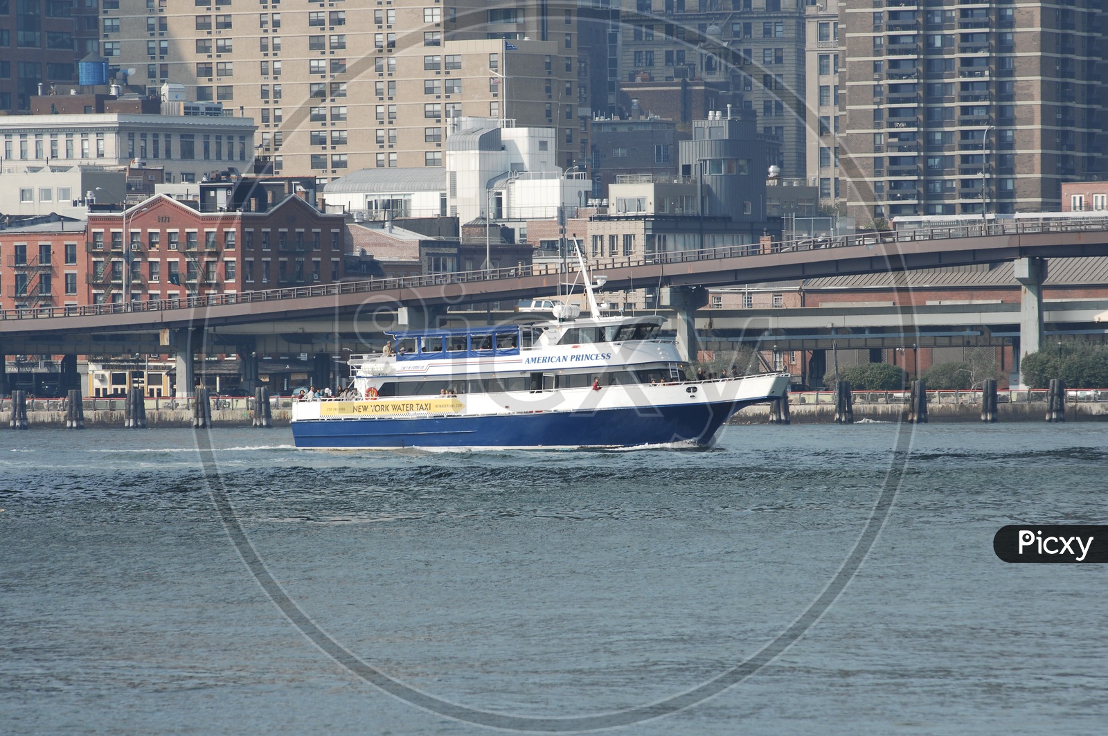 East River Ferry - New York Water Taxi