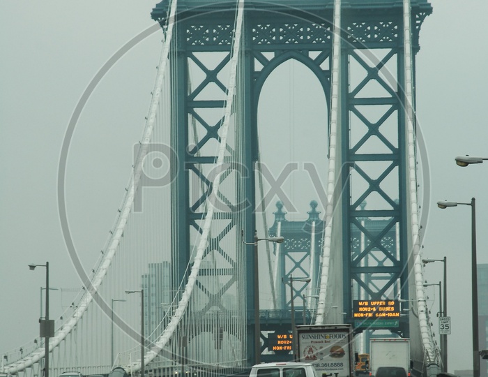 Beautiful view of Manhattan Bridge with vehicles moving  in New York City