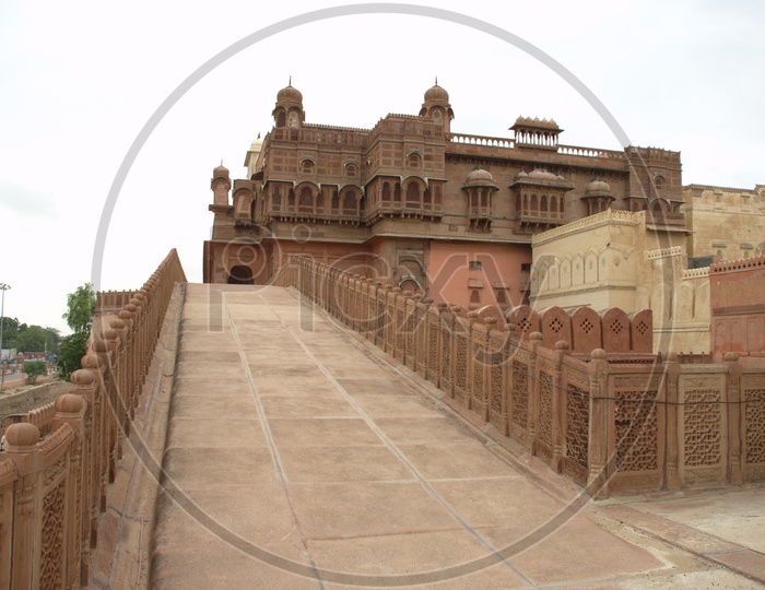 Junagarh fort architecture at road side