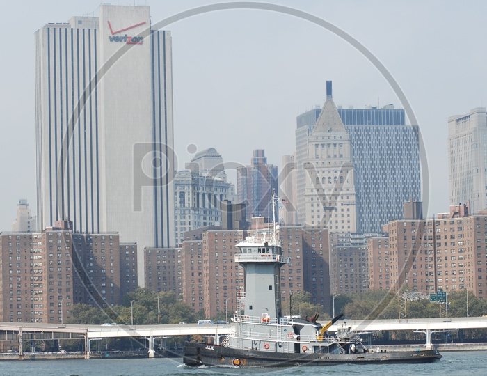 Tug boat in the East river