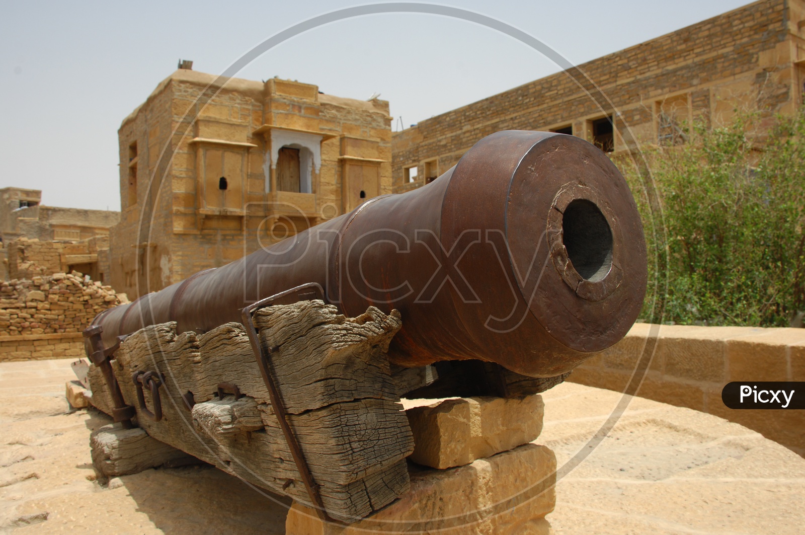Ancient cannon on the roof of a fort