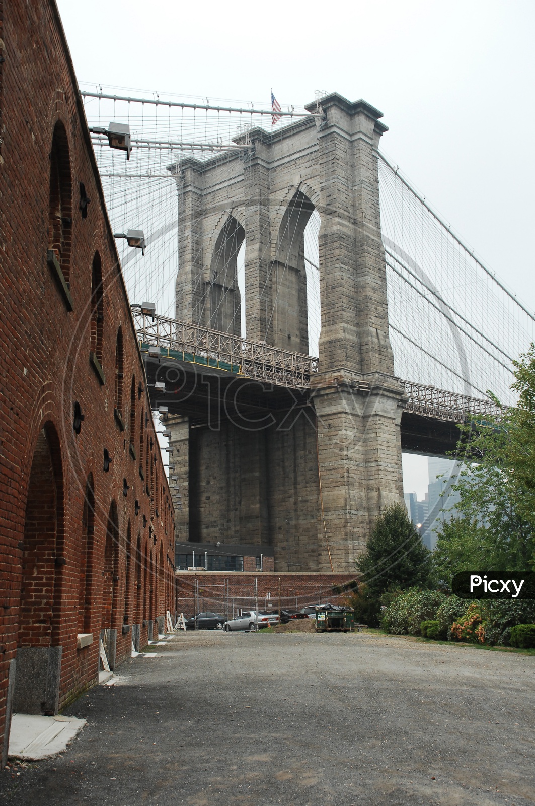 Side view of Brooklyn Bridge